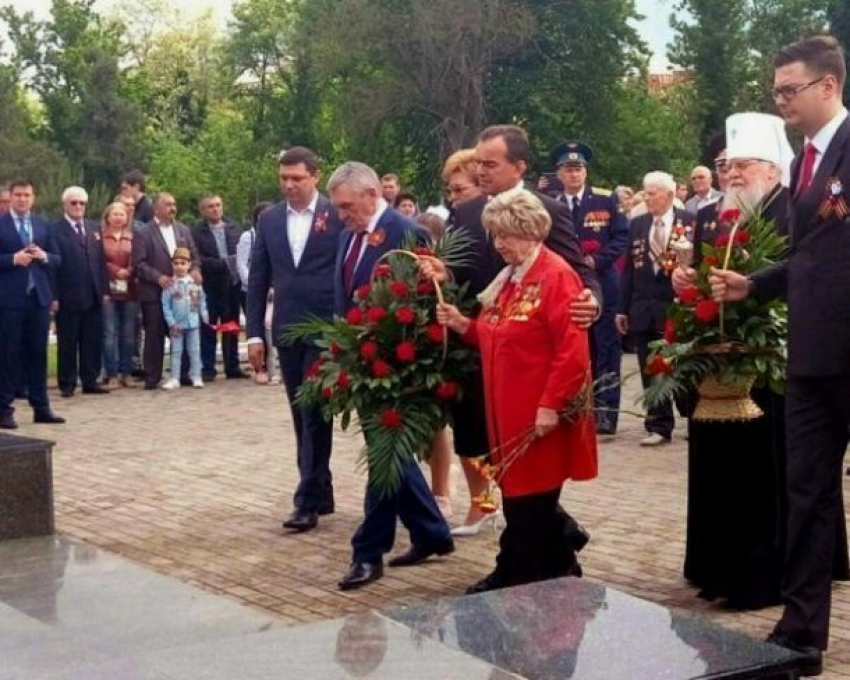  Губернатор Кубани Кондратьев пообщался с ветеранами и сходил на кладбище 