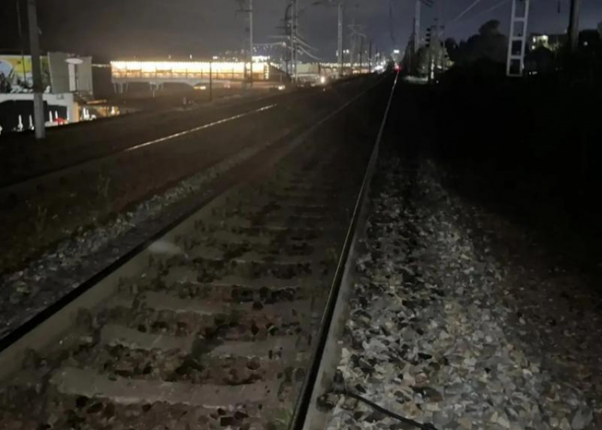 Поезд насмерть сбил школьницу в Краснодарском крае 