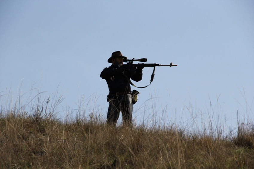 В Краснодаре житель высотки перепугал соседей стрельбой из винтовки 