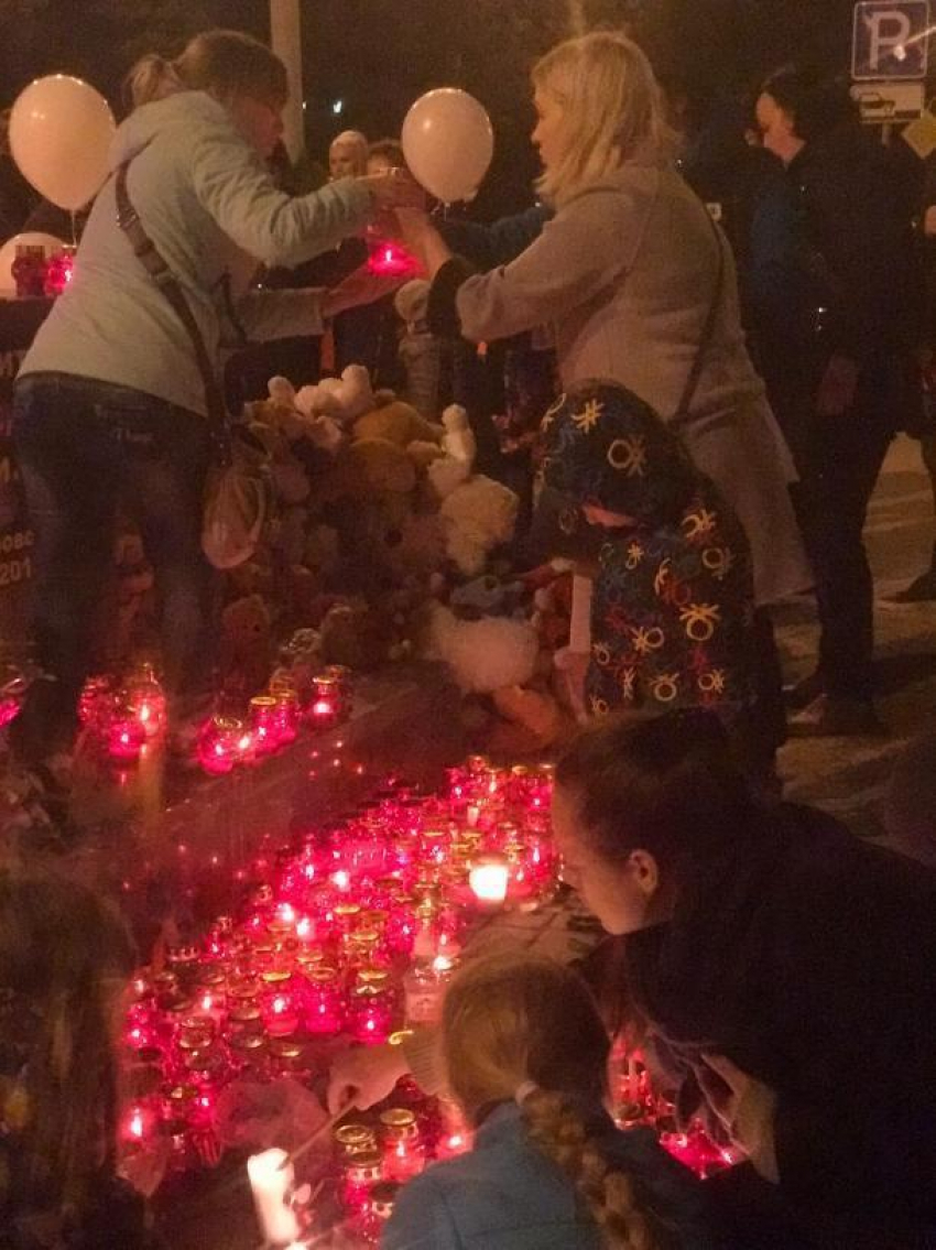 Около 3,5 тысяч человек в Краснодаре почтили память погибших в Кемерово