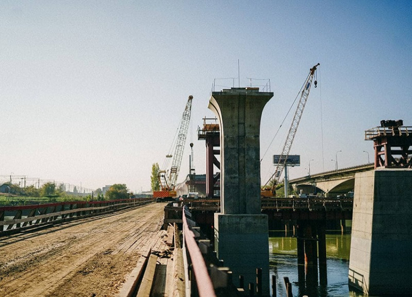Строительство Яблоновского моста за три месяца почти не сдвинулось с места