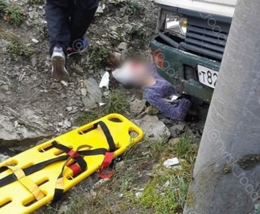 Манипулятор сбил 14-летнюю девочку на обочине дороги в Новороссийске