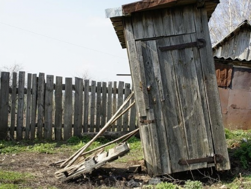 «Туалет есть, но он на улице»: все тяготы обучения чувствуют на себе школьники из Краснодарского края