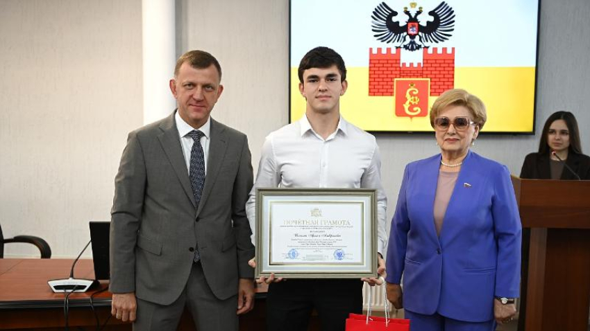 Выпускники-стобалльники встретились с мэром Краснодара