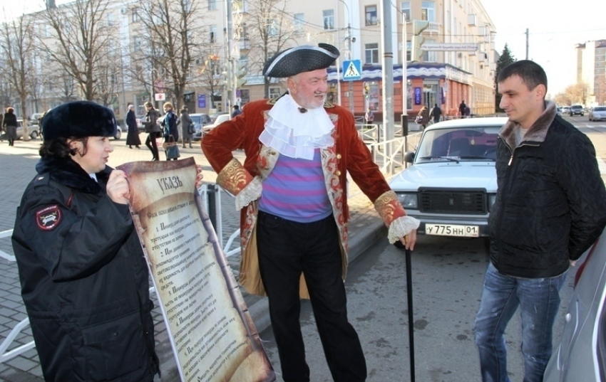 В Адыгее император Петр I призвал водителей к взаимоуважению