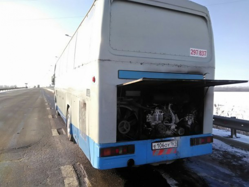  В Ростовской области загорелся пассажирский автобус, следовавший в Ейск 
