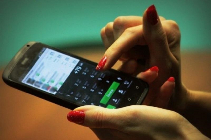 Краснодарцу на выставке всучили «брендовый» телефон за 15 тысяч рублей