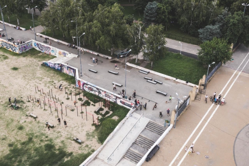 Новая скейт-площадка появилась у краснодарского Дворца спорта 