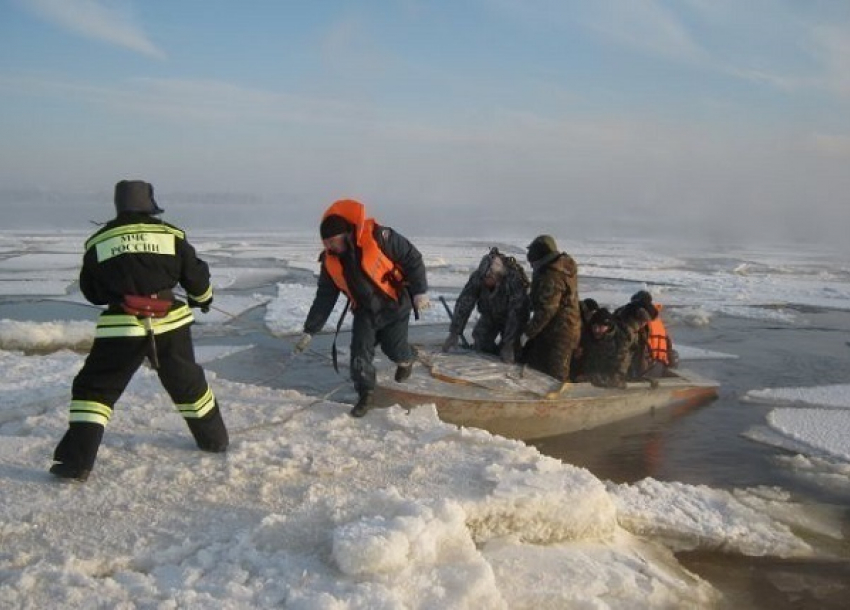 На Кубани спасли 170 рыбаков с оторвавшейся льдины