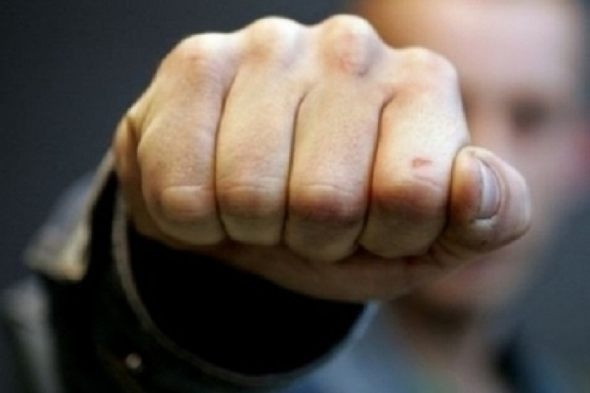 Краснодарец избил продавца мобильных телефон 