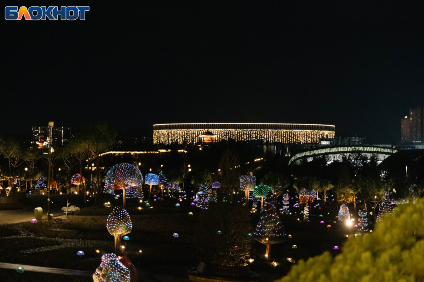 В парке Галицкого начался демонтаж новогодних украшений