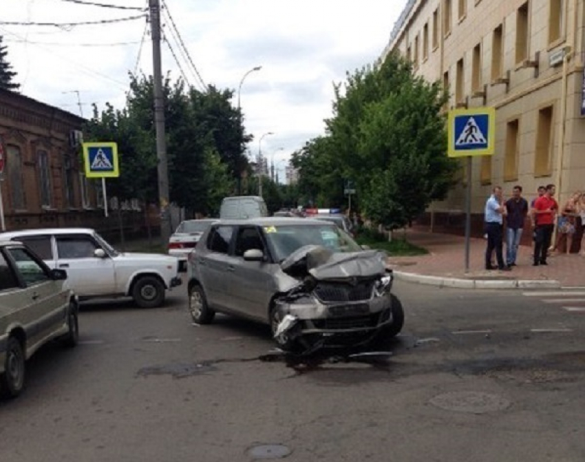 В центре Краснодара 87-летний водитель устроил массовую аварию 