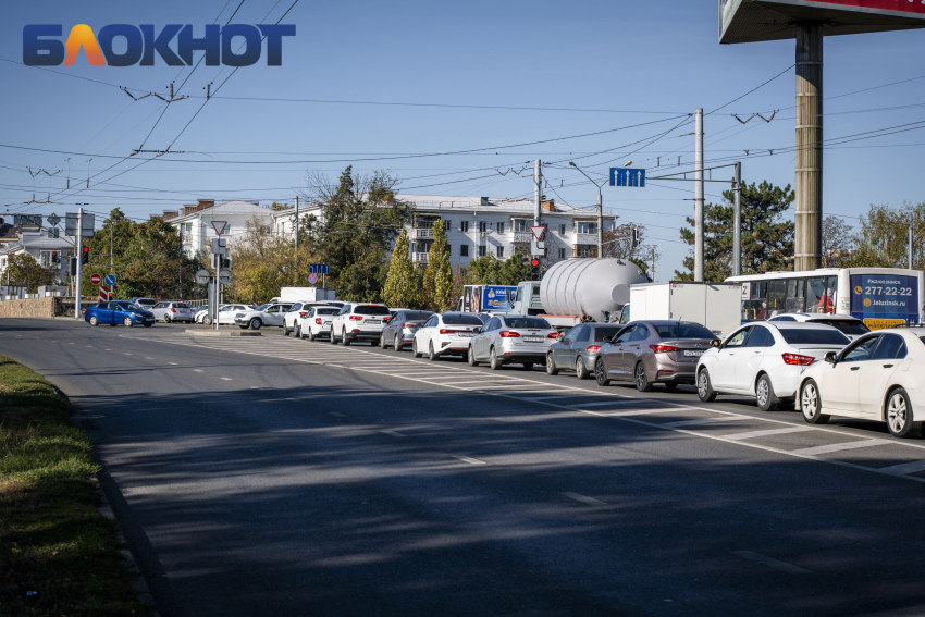 Дороги Краснодара оказались во власти алых пробок