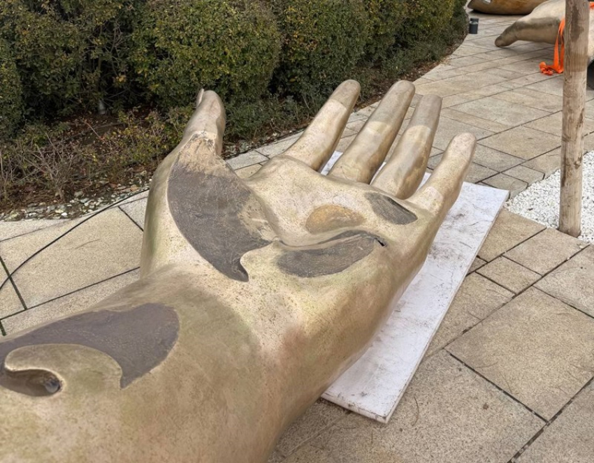 Новый огромный арт-объект собирают в парке Галицкого в Краснодаре