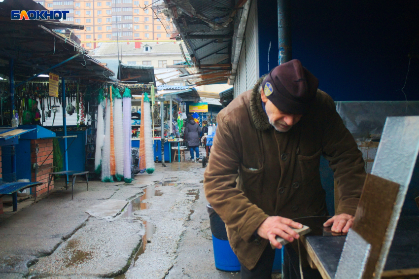 Продавцы «Скобяных рядов» в Краснодаре переехали на Сенной рынок