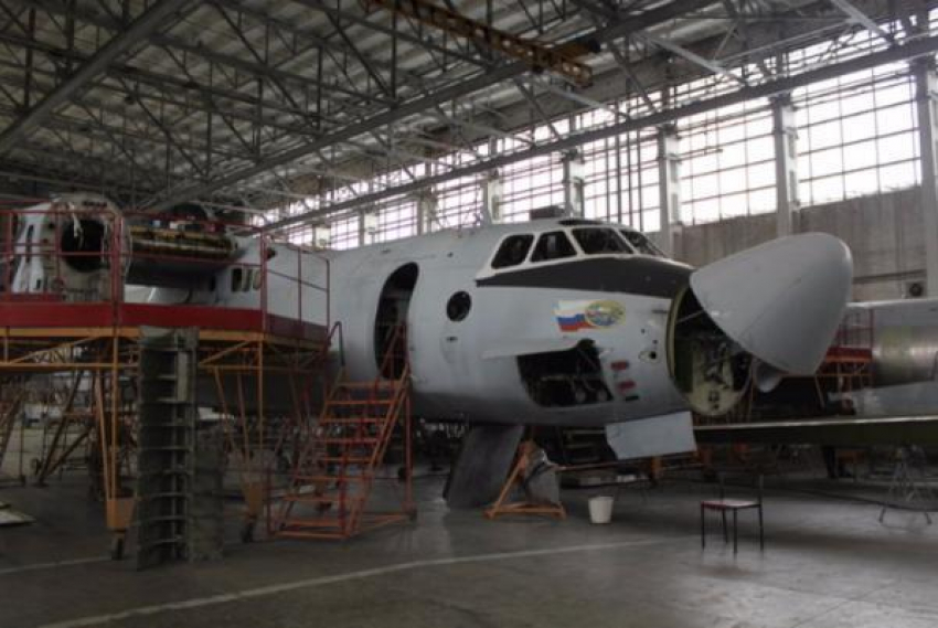 На Кубани поздравили работников авиаремонтного завода