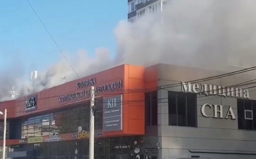 В Анапе загорелось офисное здание