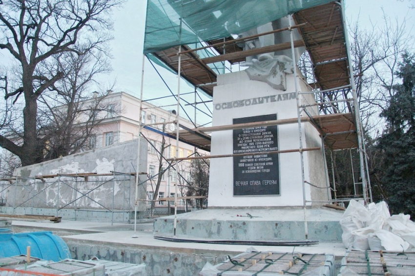Ремонт шести военных памятников ведут в Краснодаре