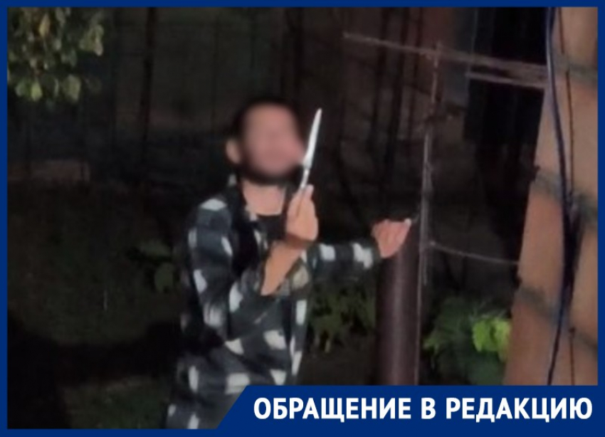 Жизнь многодетной семьи на Кубани превратилась в кошмар из-за соседа-уголовника