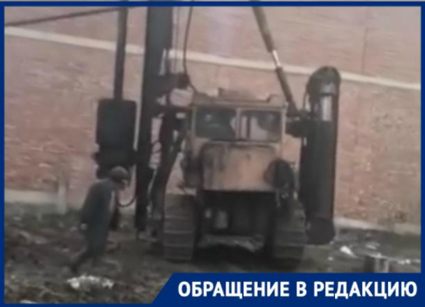 Жители Фестивального микрорайона Краснодара пожаловались на незаконные сваи во дворе жилого дома