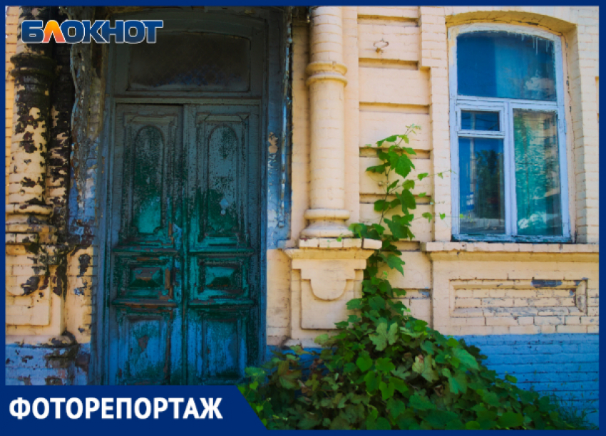 Добро пожаловать, или посторонним...: как выглядят старинные двери Краснодара