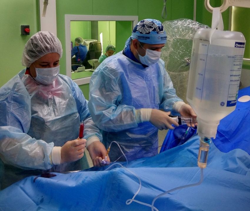 Редкую операцию провели в Краснодаре пациенту с тромбозом вен на ногах