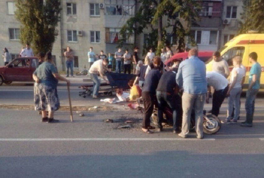 В Новороссийске разбился 26-летний водитель мопеда
