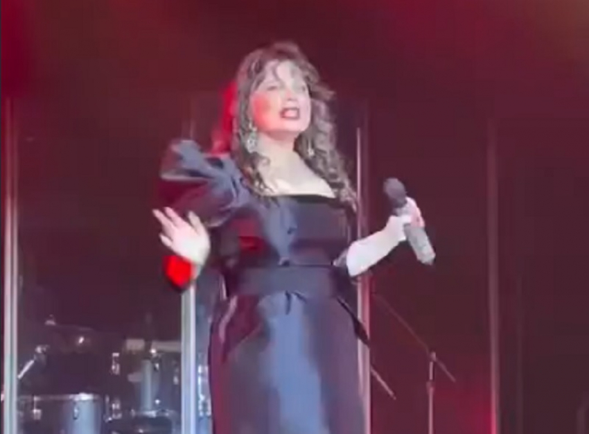 «Срамота»: краснодарцев шокировали откровенные наряды на концерте Наташи Королёвой 