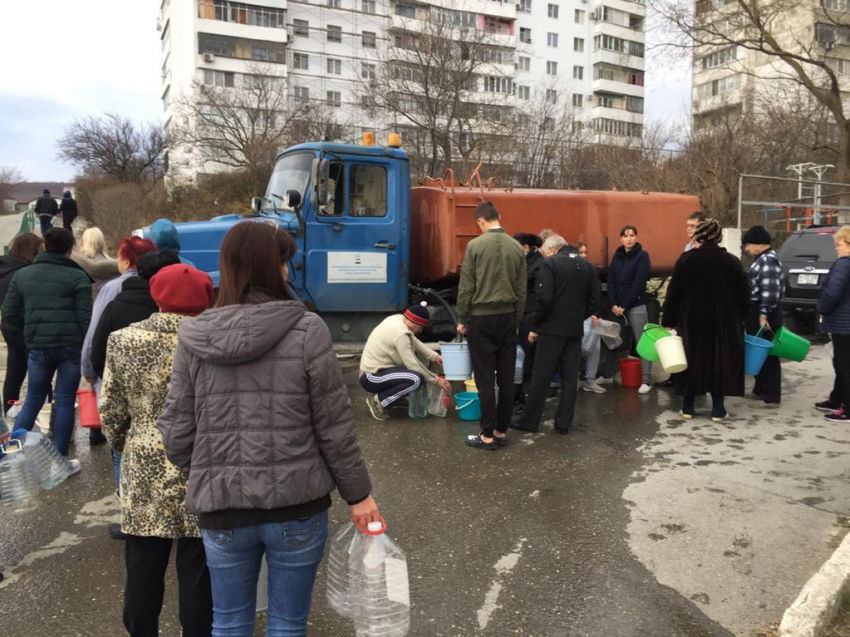 Названа причина аварии на водопроводе, лишившей воды 160 тысяч жителей Кубани