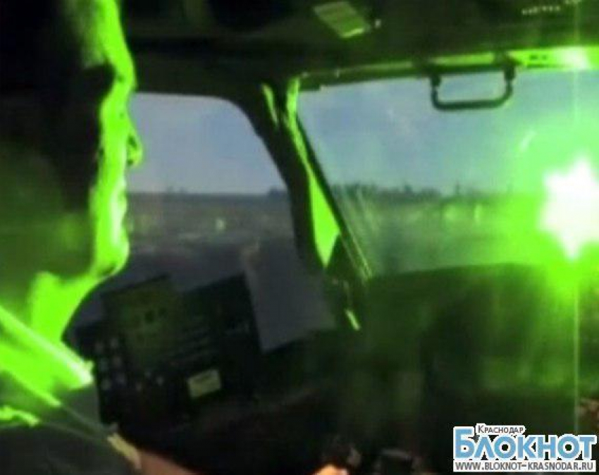 В Анапе неизвестные направили лазерный луч на кабину пилотов летящего «Боинга»