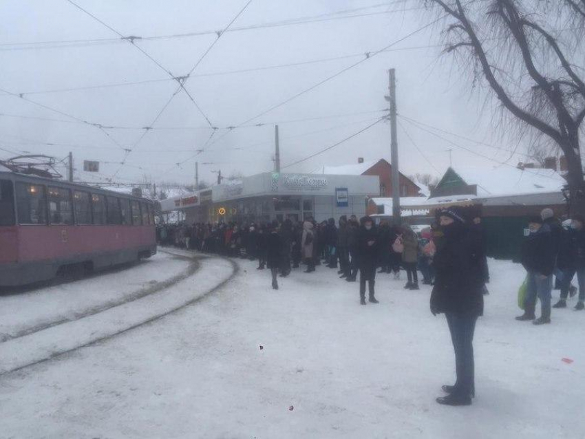Ситуация – ад: снегопад парализовал движение общественного транспорта в Краснодаре 