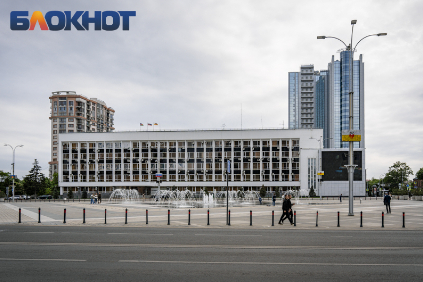 Сезон фонтанов в Краснодаре пришлось сдвинуть из-за непогоды