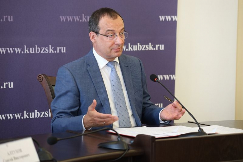 Спикер ЗС Кубани Юрий Бурлачко: Закон позволит повысить требовательность к парламентской работе и общественной деятельности