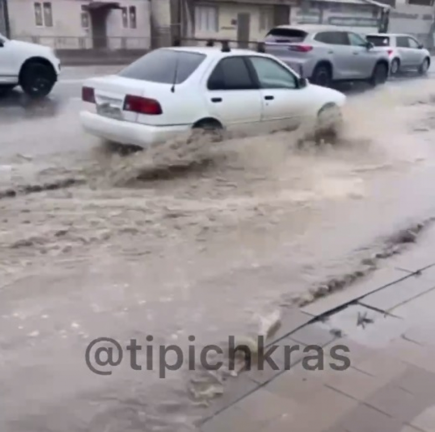 Дороги и улицы Краснодара 8 мая ушли под воду