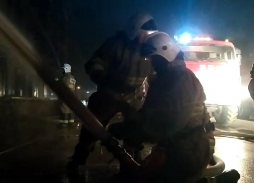 В Краснодарском крае спасатели ликвидировали пожар в пятиэтажке