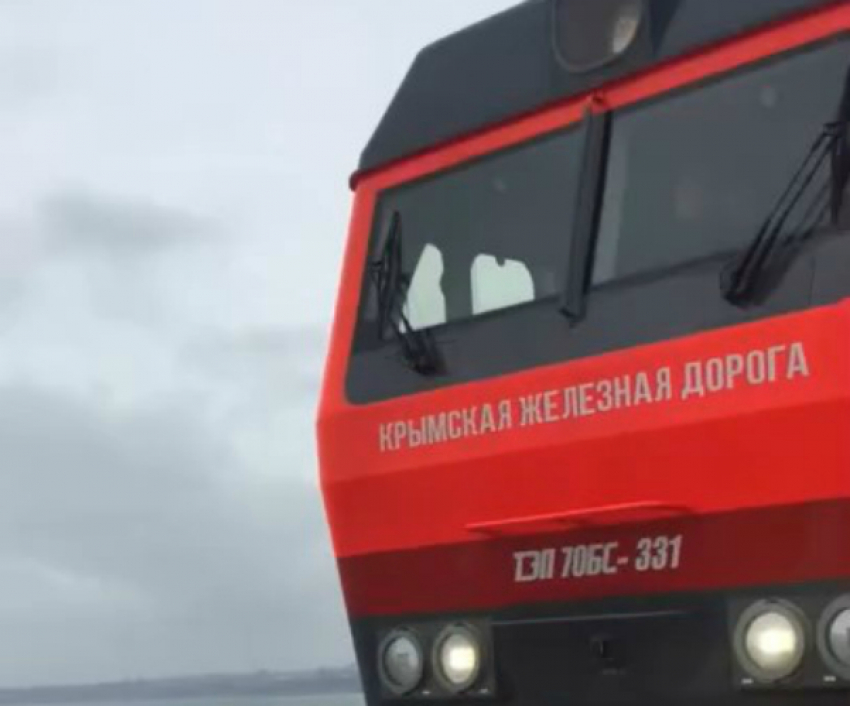 По Крымскому мосту пустили первый поезд с Кубани