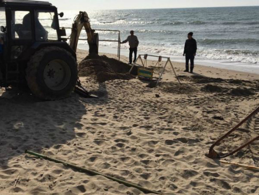 Волонтеры Темрюкского района были шокированы загрязненным пляжем во время субботника