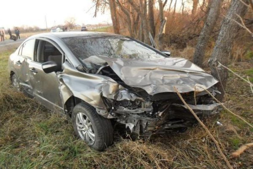 В ДТП в Отрадненском районе иномарку разорвало на части