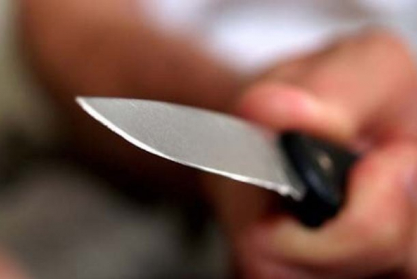  Суровый житель Кубани продолжил пить даже после ножевого ранения в грудь 