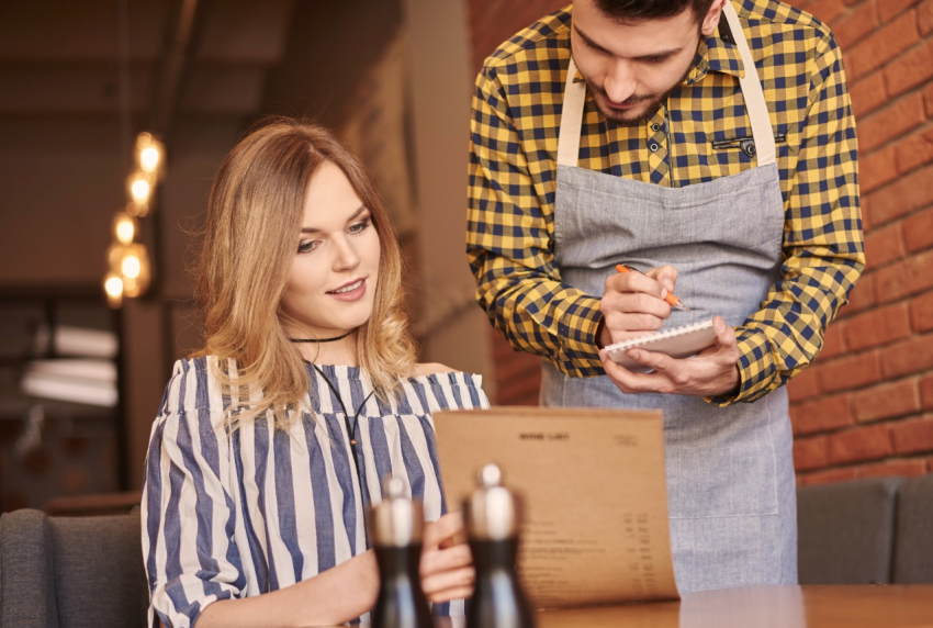 В 2022 году пользователи сервиса электронных чаевых РНКБ начислили более 3 млн рублей сотрудникам кафе и ресторанов