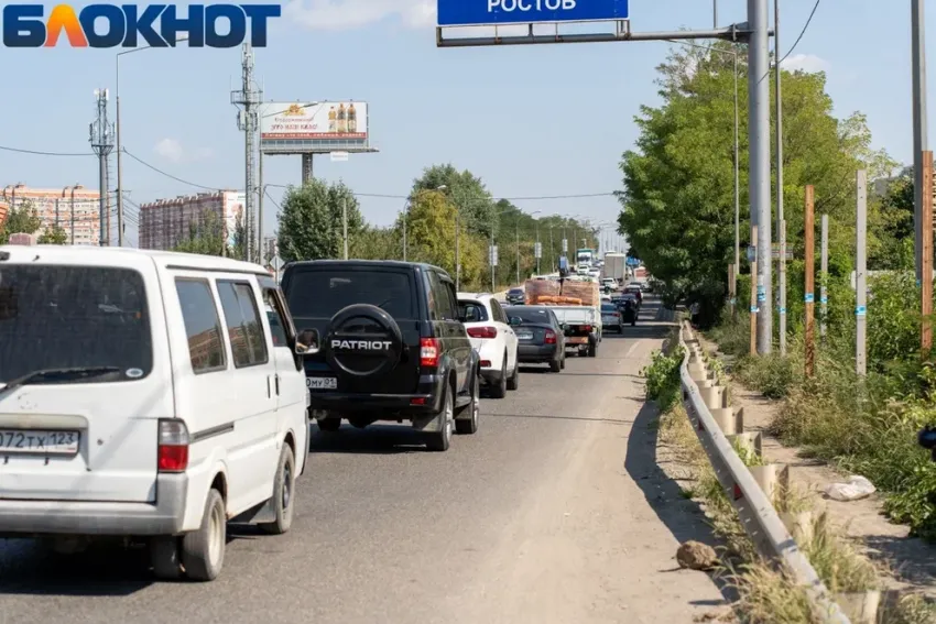 В Краснодарском крае образовались 42-километровые пробки на трассах от Чёрного моря