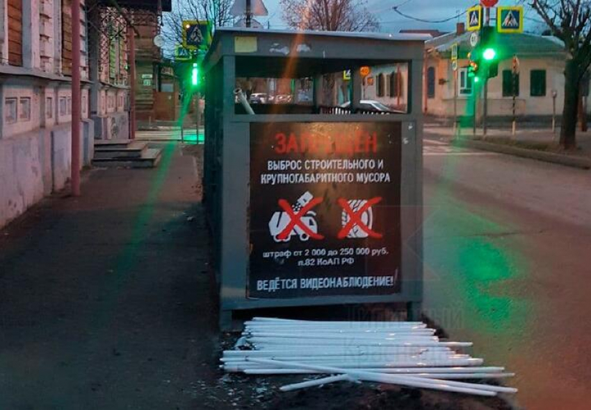 Токсичные отходы: в центре Краснодара обнаружена свалка ртутных ламп
