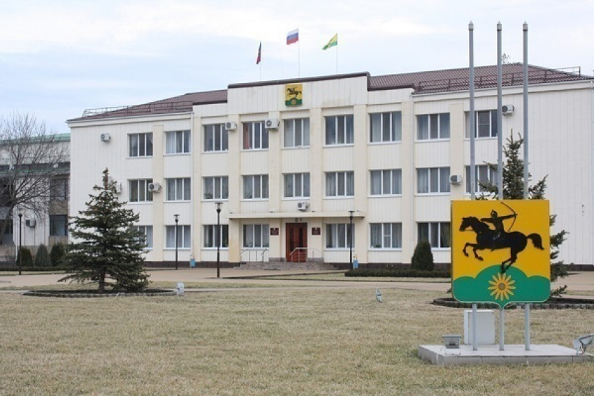 Власти Тихорецка хотели потратить бюджетные деньги на выдуманные цветы 