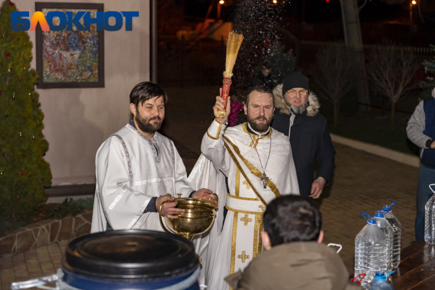 Освящение воды, купание в проруби, молитва и традиции: в Краснодаре рассказали о празднике Крещения Господня