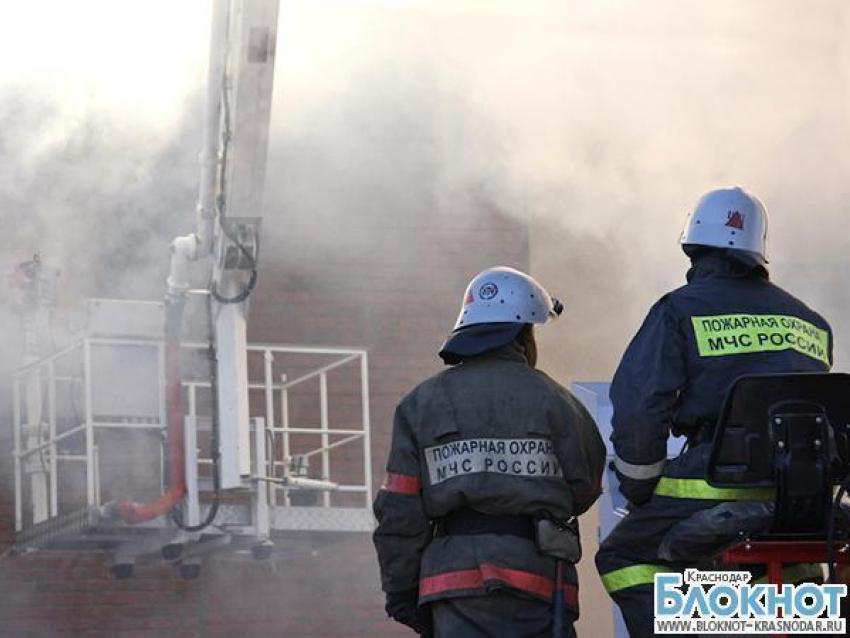 В Новороссийске при пожаре в административном здании пострадали 6 человек