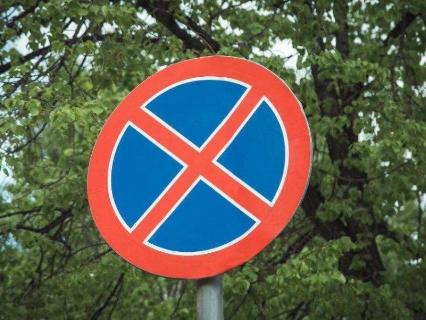 На проезде Затонном в Краснодаре запретят парковку