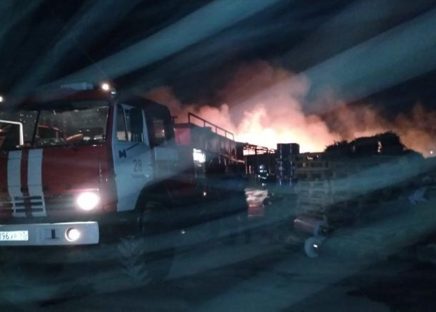 Крупный пожар произошел ночью в Тимашевске