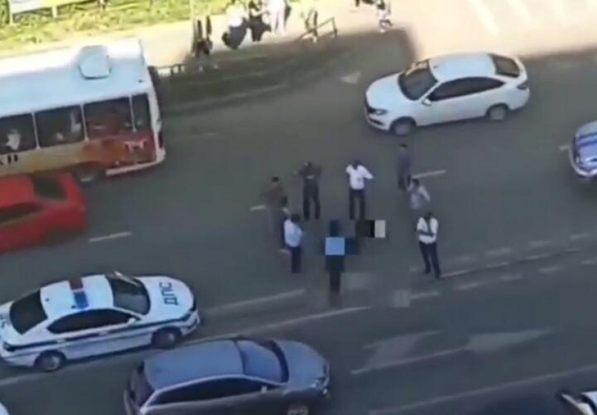 В Краснодаре водитель иномарки сбил на пешеходном переходе подростка