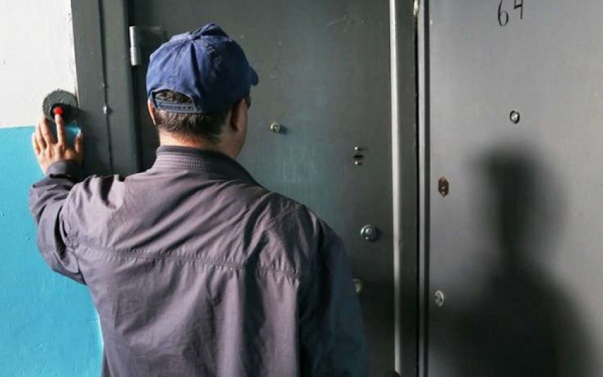 Краснодарец избил соседа, сделавшего замечание из-за громкого пения 