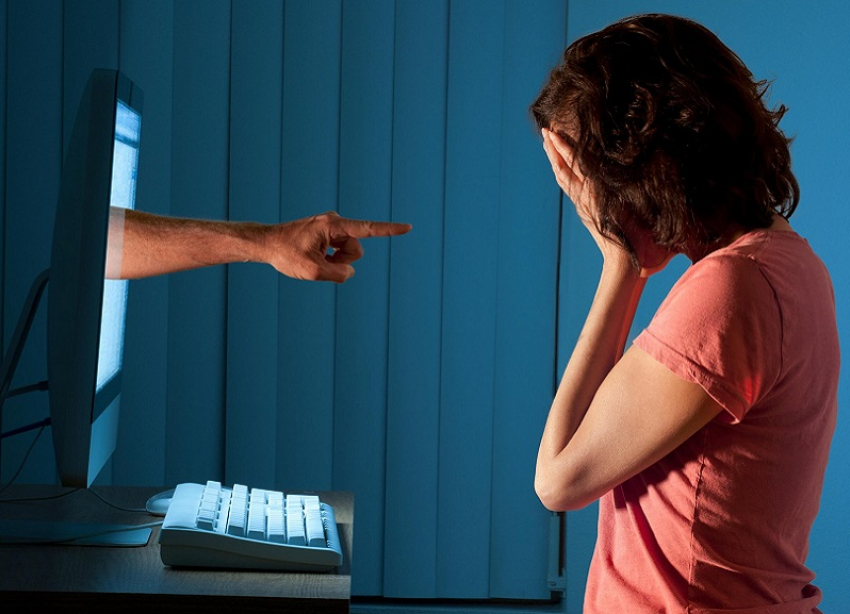 Краснодарца оштрафовали за оскорбление женщины в Интернете